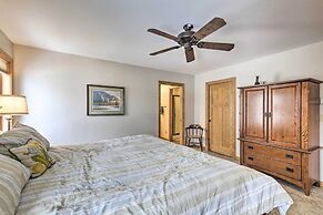 Pet-friendly Family Home Situated on Green Lake!