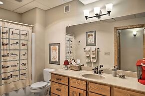 Pet-friendly Family Home Situated on Green Lake!