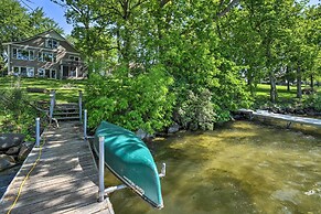 Pet-friendly Family Home Situated on Green Lake!