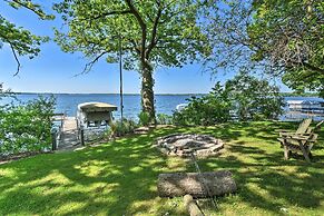 Pet-friendly Family Home Situated on Green Lake!