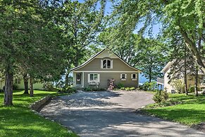 Pet-friendly Family Home Situated on Green Lake!
