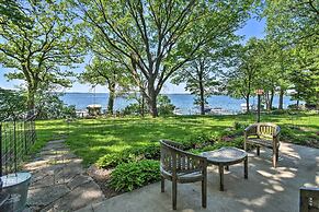 Pet-friendly Family Home Situated on Green Lake!