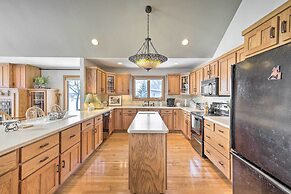 Pet-friendly Family Home Situated on Green Lake!