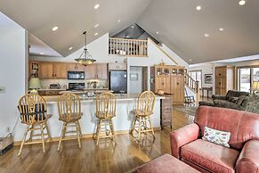 Pet-friendly Family Home Situated on Green Lake!