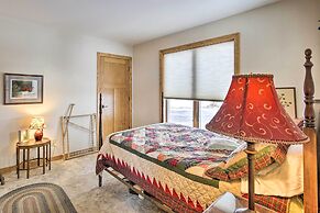 Pet-friendly Family Home Situated on Green Lake!