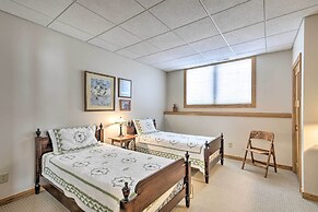 Pet-friendly Family Home Situated on Green Lake!