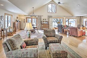 Pet-friendly Family Home Situated on Green Lake!