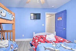 Calm Coastal Haven w/ 2 Balconies Near Beach