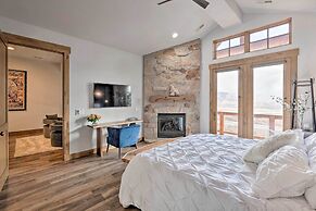 Ski-in/ski-out Townhome w/ Sauna & Hot Tub!