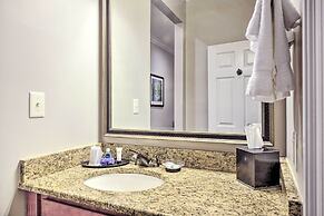 Resort-style Condo on Golf Course w/ Private Pool!