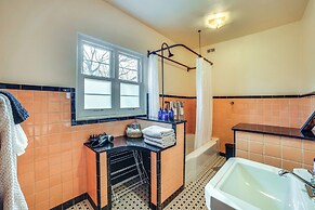 Cozy Abode ~ 3 Mi to Indiana Dunes Nat'l Park