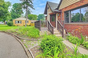 Cozy Abode ~ 3 Mi to Indiana Dunes Nat'l Park