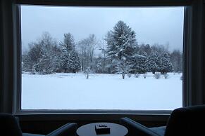 Peaceful & Private Franconia Home by Cannon!