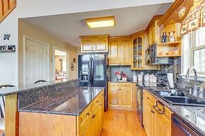 Peaceful Cabin Retreat - 9 Mi to Murphy!