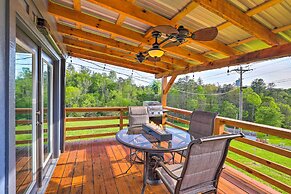 Marshall Studio w/ Loft, Hot Tub & Views!