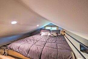 Studio w/ Loft, Hot Tub & Views in Marshall!