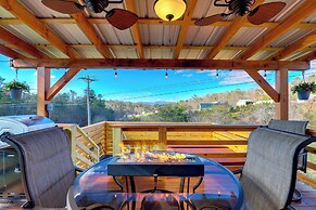 Studio w/ Loft, Hot Tub & Views in Marshall!