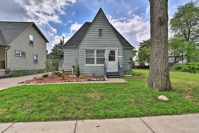 Lovely Dearborn Home w/ Gas Grill & Backyard!