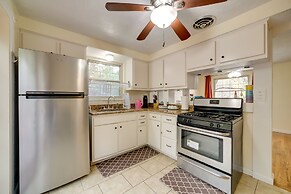 Cute Home w/ Patio ~ 7 Mi to Dtwn Pittsburgh