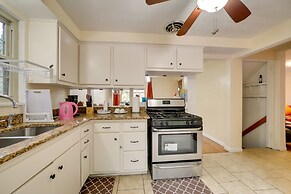 Cute Home w/ Patio ~ 7 Mi to Dtwn Pittsburgh