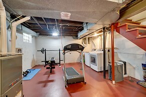 Cute Home w/ Patio ~ 7 Mi to Dtwn Pittsburgh