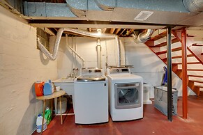 Cute Home w/ Patio ~ 7 Mi to Dtwn Pittsburgh