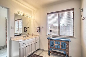 Mountain-view Albuquerque Townhome w/ Patio!