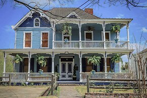 Vicksburg Home w/3 Porches, Walk to Downtown