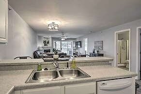 Pool Access & Lake Views: Camdenton Condo