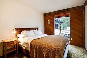 Peaceful Applegate River Valley Sanctuary!