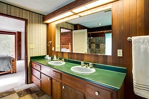 Peaceful Applegate River Valley Sanctuary!