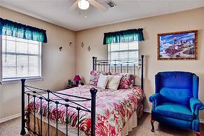 Walk to Shore & Restaurants: Surfside Beach Home!