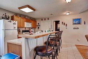 Walk to Shore & Restaurants: Surfside Beach Home!