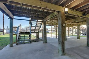 Walk to Shore & Restaurants: Surfside Beach Home!