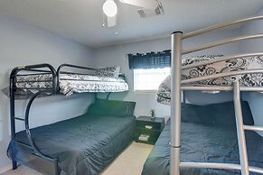 Walk to Shore & Restaurants: Surfside Beach Home!