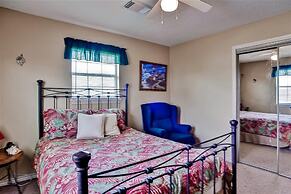 Walk to Shore & Restaurants: Surfside Beach Home!