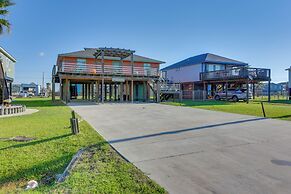 Walk to Shore & Restaurants: Surfside Beach Home!