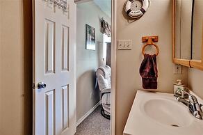 Walk to Shore & Restaurants: Surfside Beach Home!