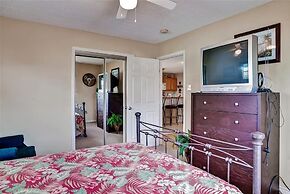 Walk to Shore & Restaurants: Surfside Beach Home!