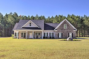 Bright Hopkins Home w/ Game Room & Fire Pit!