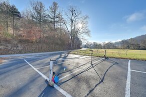 Secluded Retreat: Bbq, Lawn Games, & Fire Pit!