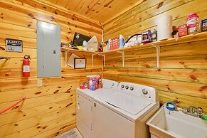 Secluded Retreat: Bbq, Lawn Games, & Fire Pit!