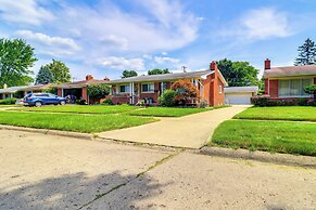Detroit Home w/ Pool & Yard, 15 Mi to Downtown!