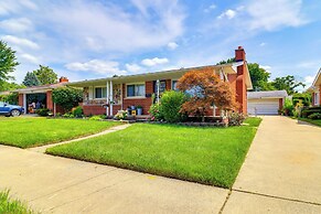 Detroit Home w/ Pool & Yard, 15 Mi to Downtown!