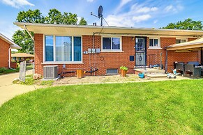 Detroit Home w/ Pool & Yard, 15 Mi to Downtown!