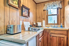 Cozy Franconia Cottage w/ Community Pool & Hot Tub