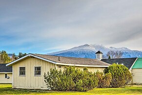 Cozy Franconia Cottage w/ Community Pool & Hot Tub