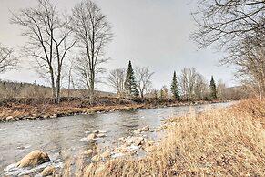 Cozy Franconia Cottage w/ Community Pool & Hot Tub