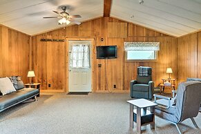 Cozy Franconia Cottage w/ Community Pool & Hot Tub