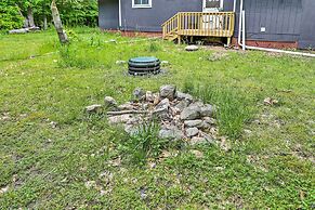 Welcoming Poconos Retreat w/ Deck & Pool Access